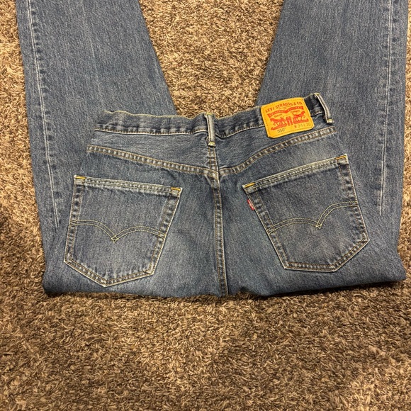 Levi's Men's 550 Relaxed Blue Jeans - Picture 2 of 4